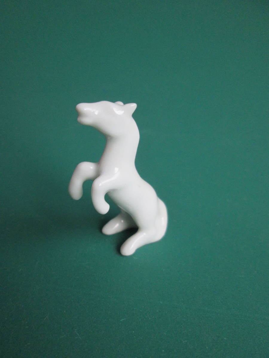 * Arita . horse white porcelain miniature porcelain objet d'art together 4 piece .1 set 50 year before buy goods 