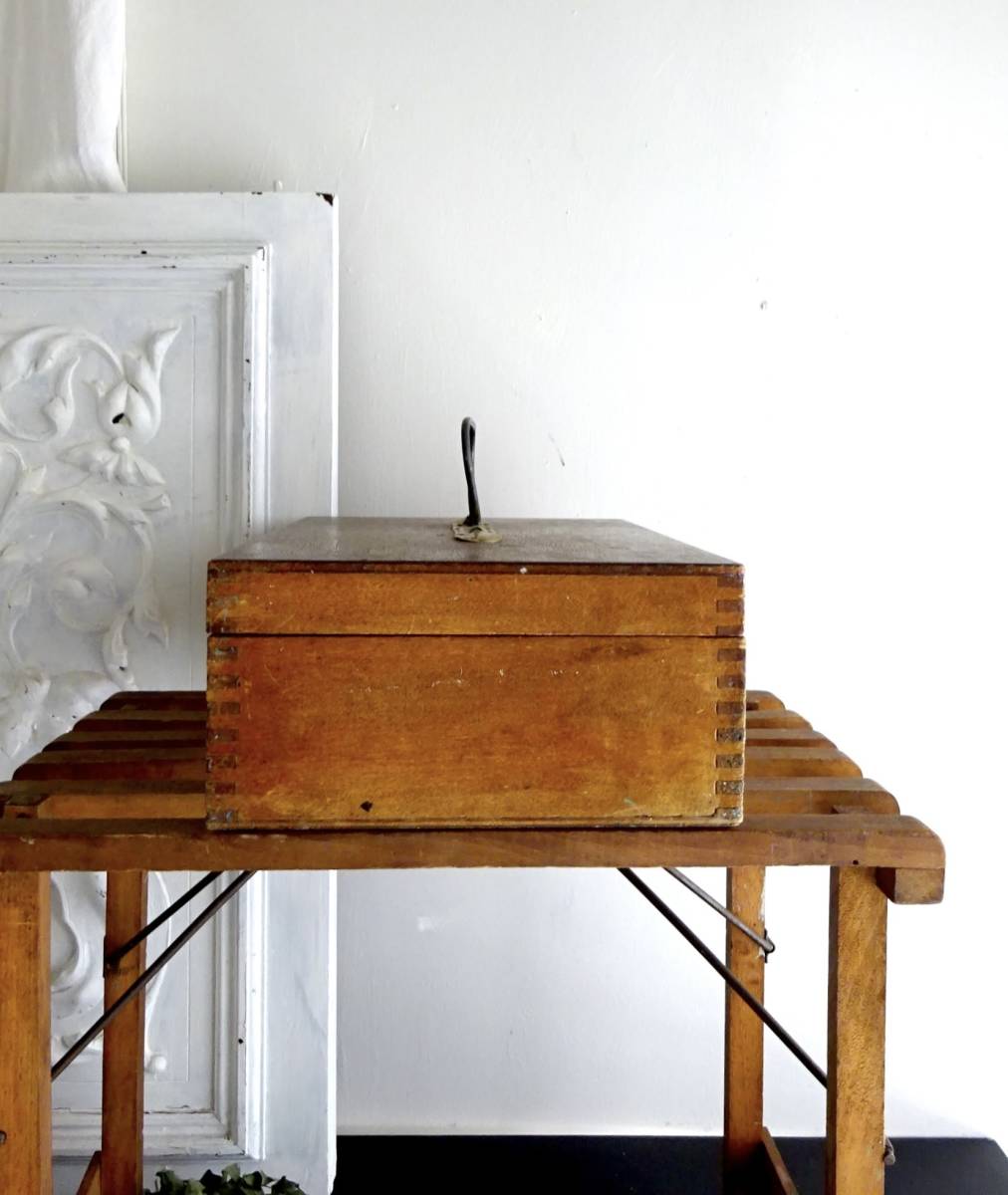 20 век Франция дерево коробка box кейс для хранения контейнер тарелка . предмет горшок орнамент тарелка керамика .. антиквариат старый инструмент изобразительное искусство шитье античный 