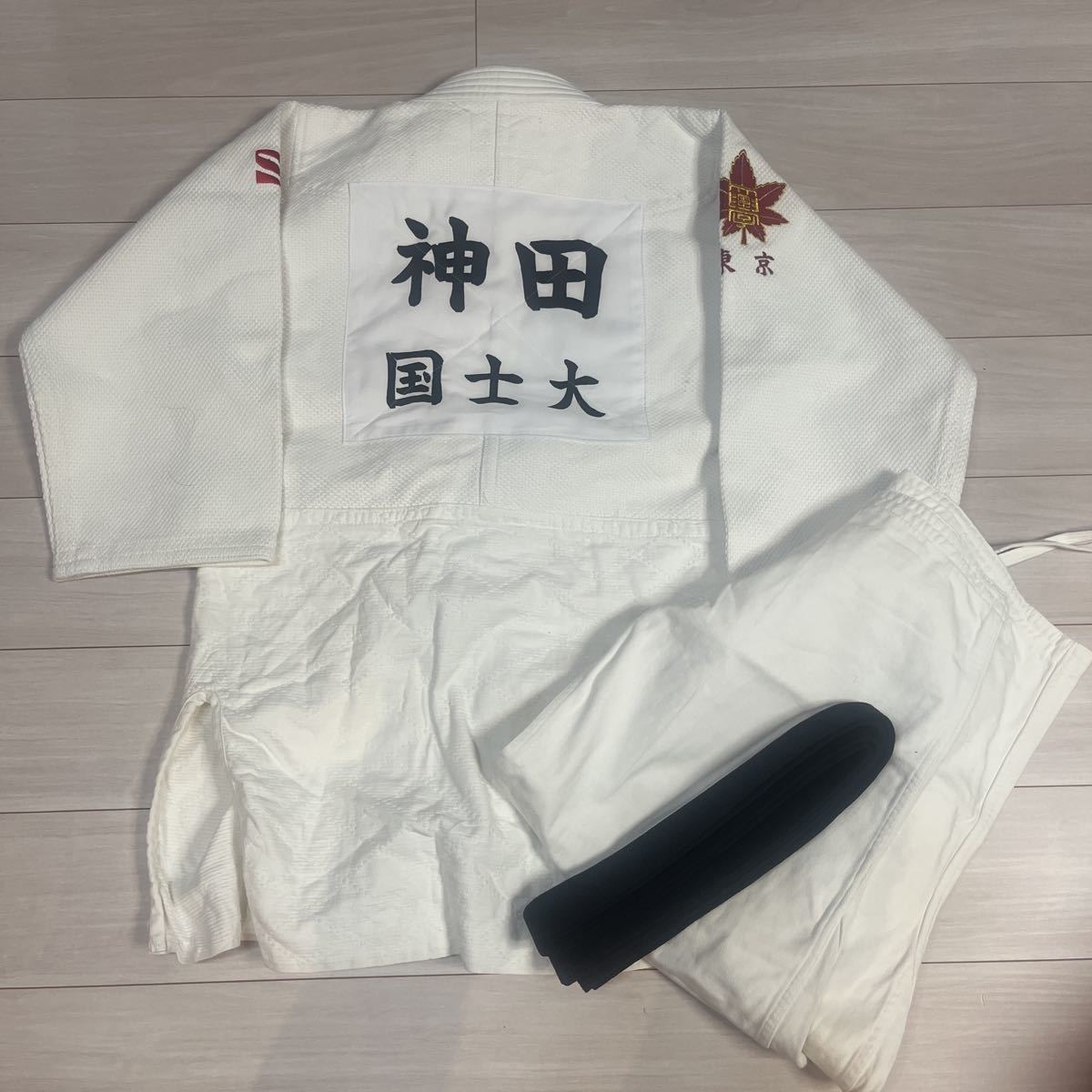 即決 国士舘大学 柔道着一式(柔道衣 上下+黒帯セット)優勝 即決 国士舘大学 柔道着一式(柔道衣 上下+黒帯セット)優勝