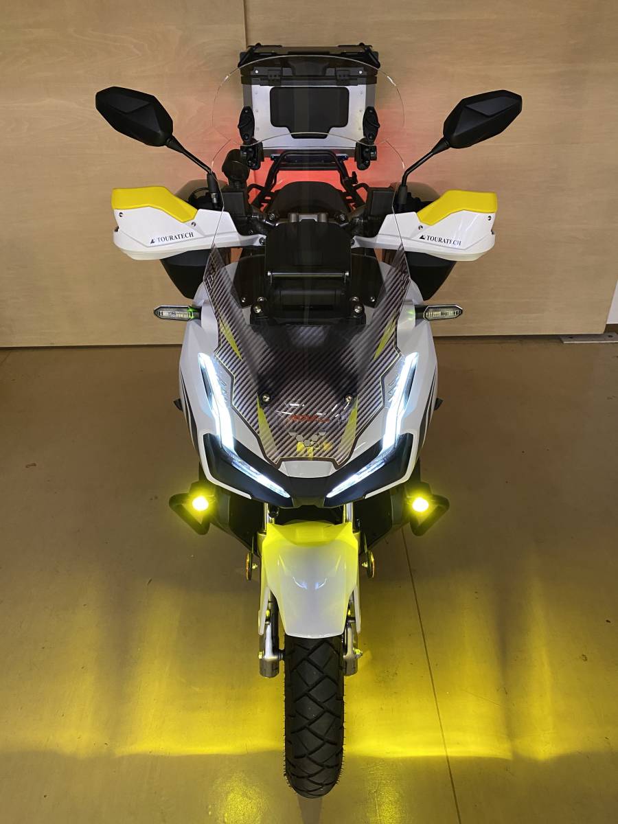 ☆★ADV150☆★　限定カラー　1556km　ナンバー取付規制前　グリップヒーター　補助灯　ドラレコ　ETC2.0 パニアケース　ツアラテック　_画像1