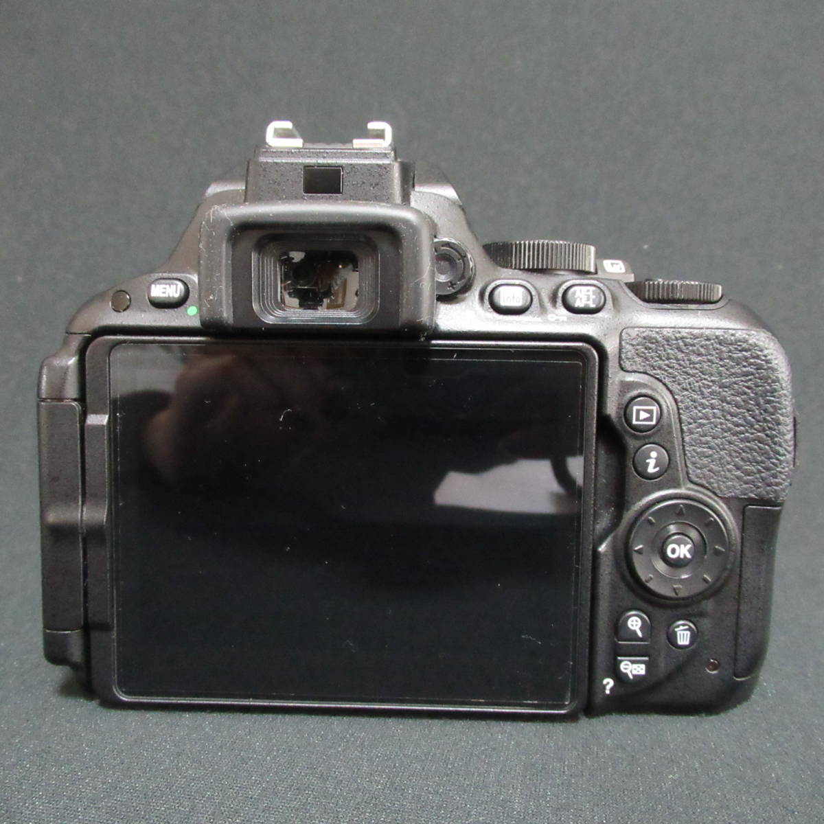 【2178419/306/mrrz】hh　カメラ　ニコン　Nikon　D5500　バッテリーチャージャー　動作未確認 稼働品 60サイズ発送同梱不可_画像4