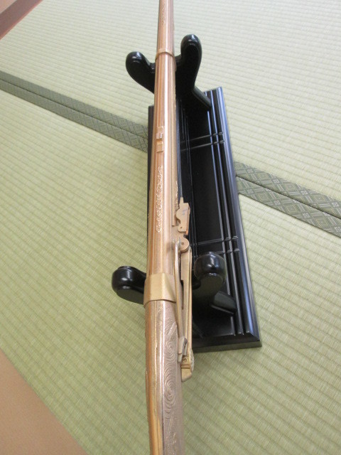 1丁火縄銃掛け台　_幅が広いので余裕で掛けることが可能です