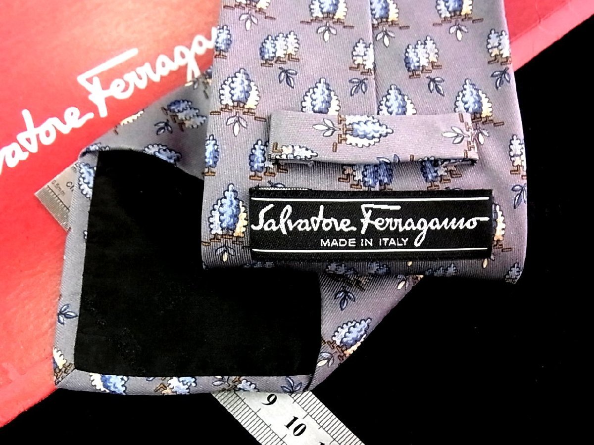 ♪今週の特売980円～♪1322♪状態並品【Ferragamo】フェラガモ【ブドウ 果物 葉っぱ 植物 柄】ネクタイ♪_画像2