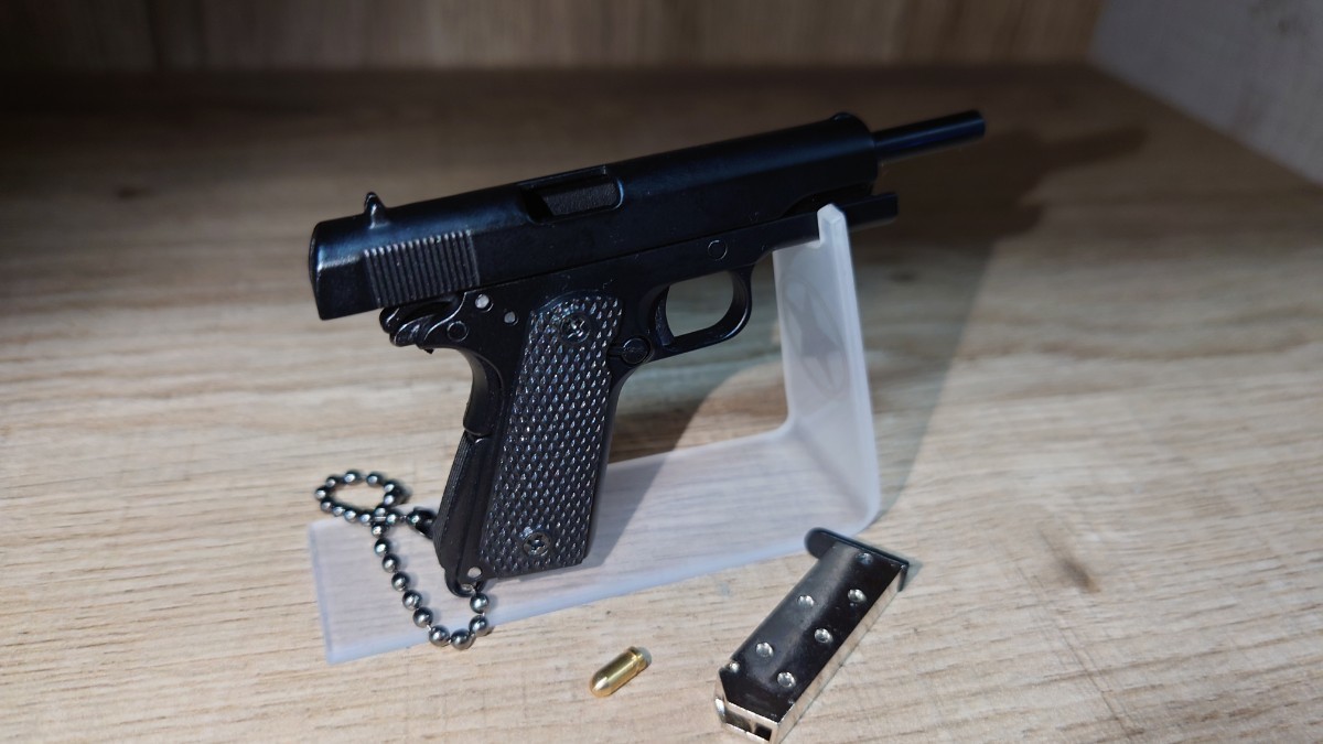 ..1/3 шкала миниатюра модель оружия Colt M1911 черный модель оружия брелок для ключа модель оружия игрушечное оружие милитари 