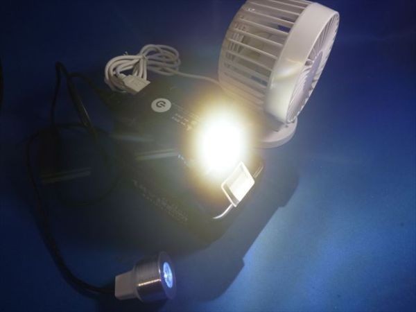 マキタ小型ライト＋USB×２＋電池カバー　　　　　　BL1860B BL1890などマキタバッテリーや互換品に、_FAN・UVライト使用例