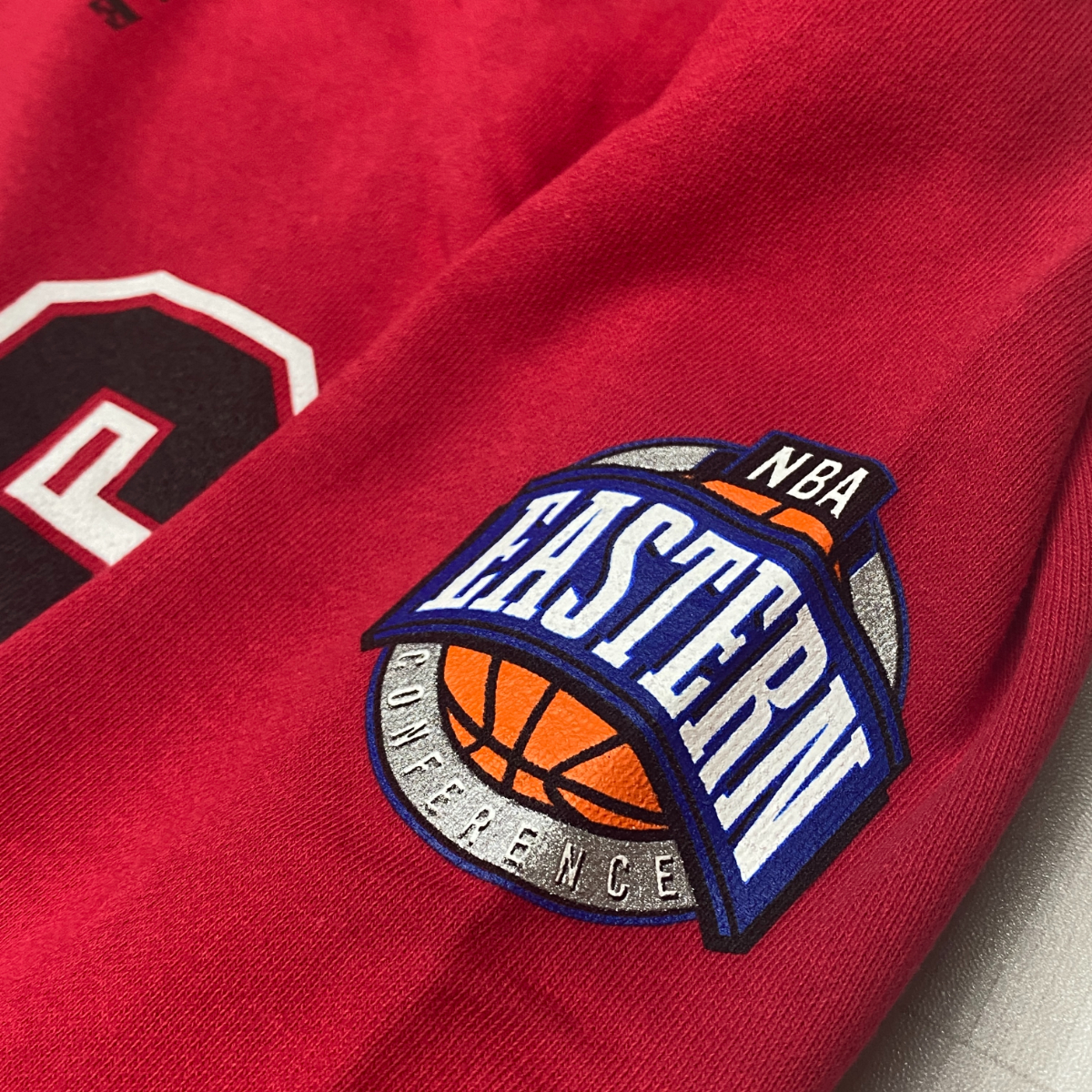 USA限定 【2XL】 Mitchell&Ness ミッチェル&ネス NBA シカゴ ブルズ Chicago Bulls スウェット プルオーバーパーカー 赤 EASTERN バスケ_画像4