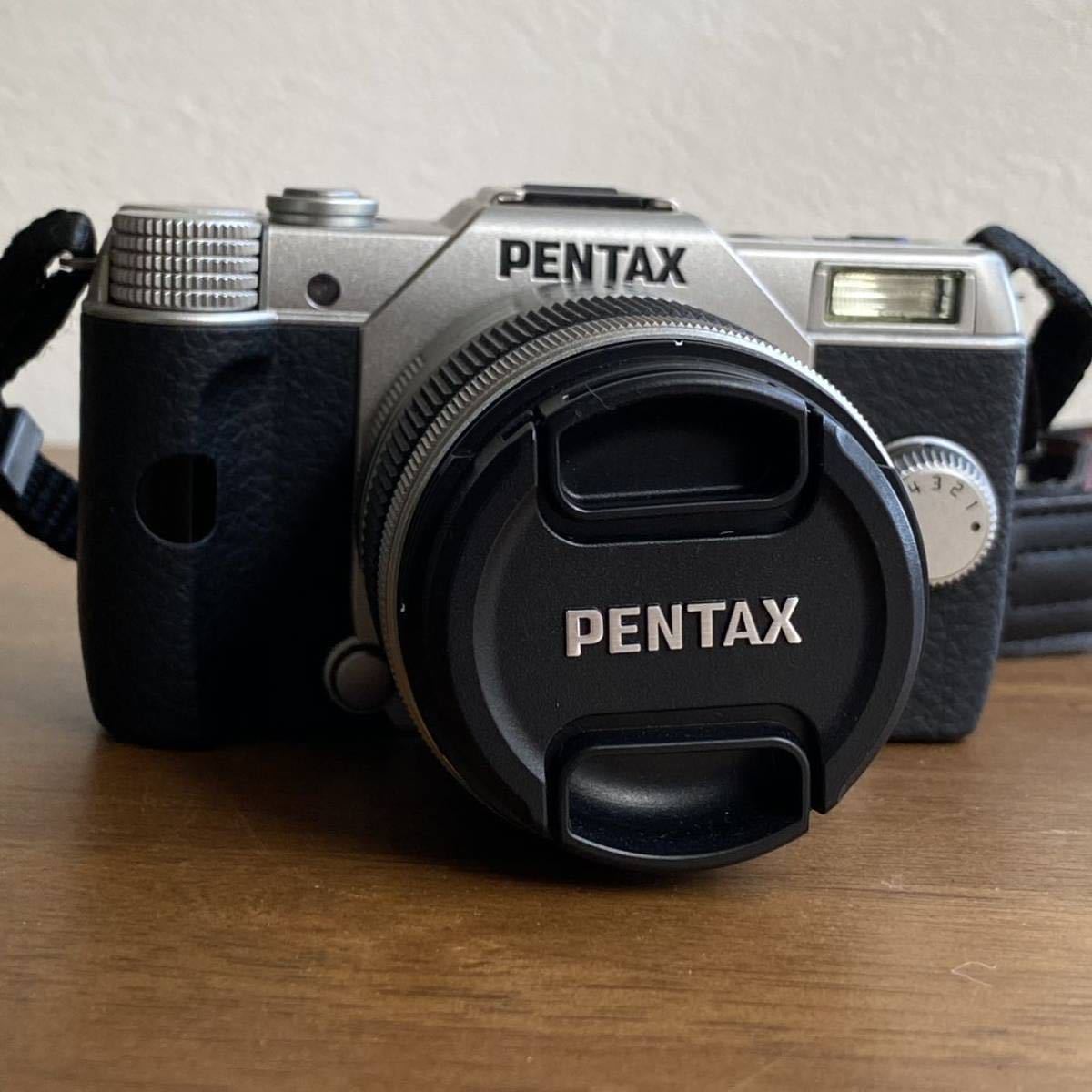 美品 通電確認済み PENTAX ペンタックス ミラーレス 一眼レフカメラ Q10 ストラップ 充電器 バッテリー レンズキャップ セット_画像4