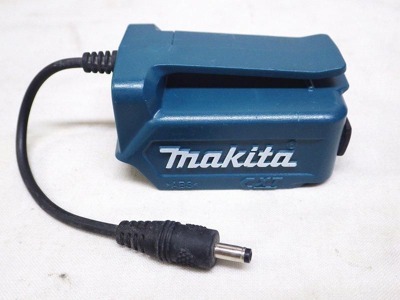 Tおま9047 makita/マキタ スライド式10.8V用 ファンジャケット用バッテリーホルダー USB端子付き GM00001490 電動工具 DIY用品_画像1