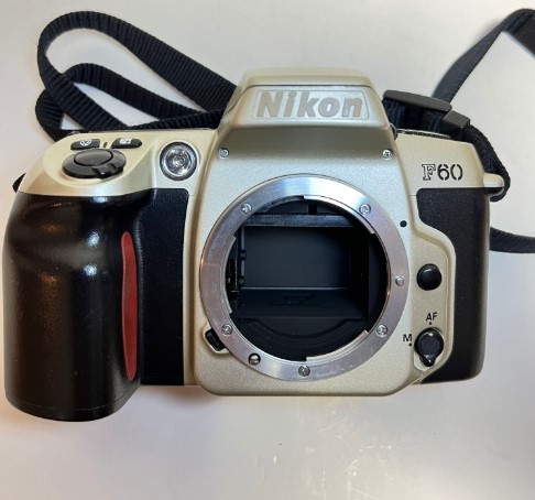 ★訳あり特価品★ ニコン Nikon F60 ボディ ★取説付き★_画像2