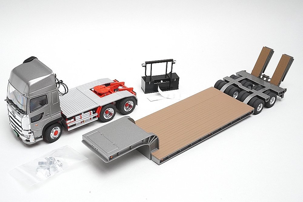 プラッツ / ケンクラフト 1/50 日野プロフィア S6 6x4 トラクター / 16輪ローベッドトレーラー HYDRAULIC FOLDING RAMPS 2点セット_画像1