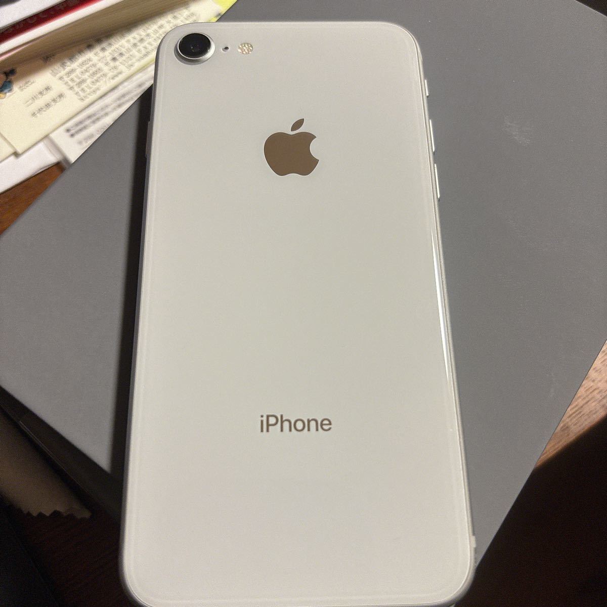 SIMフリー Apple iPhone8 64GB ホワイト　超美品　フルカバー装着_画像2