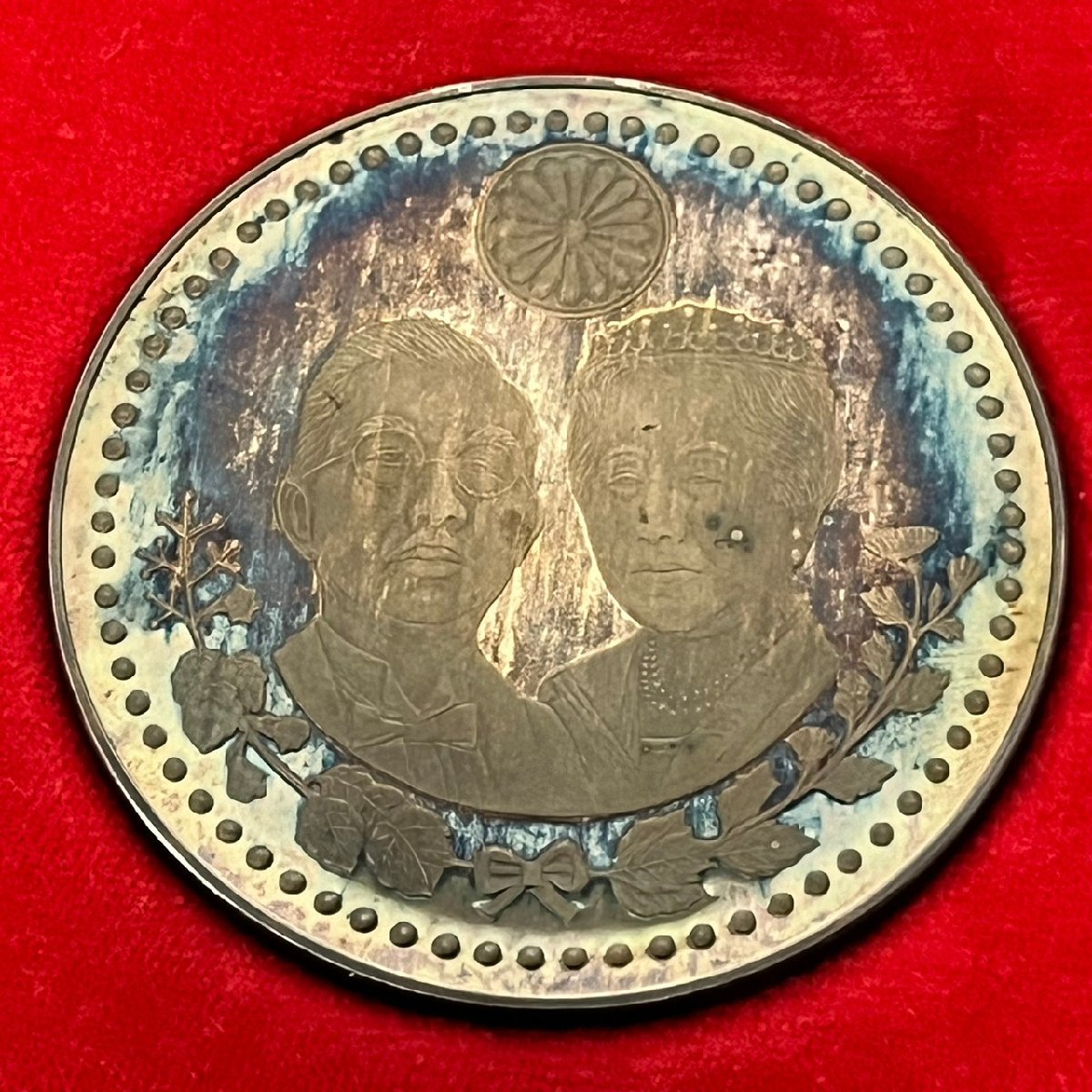昭和天皇 皇后両陛下 ご訪米記念 銀メダル 1975年 直径約5.5cm 重量約69.9g ケース付き　101003w/T9（R）_画像2