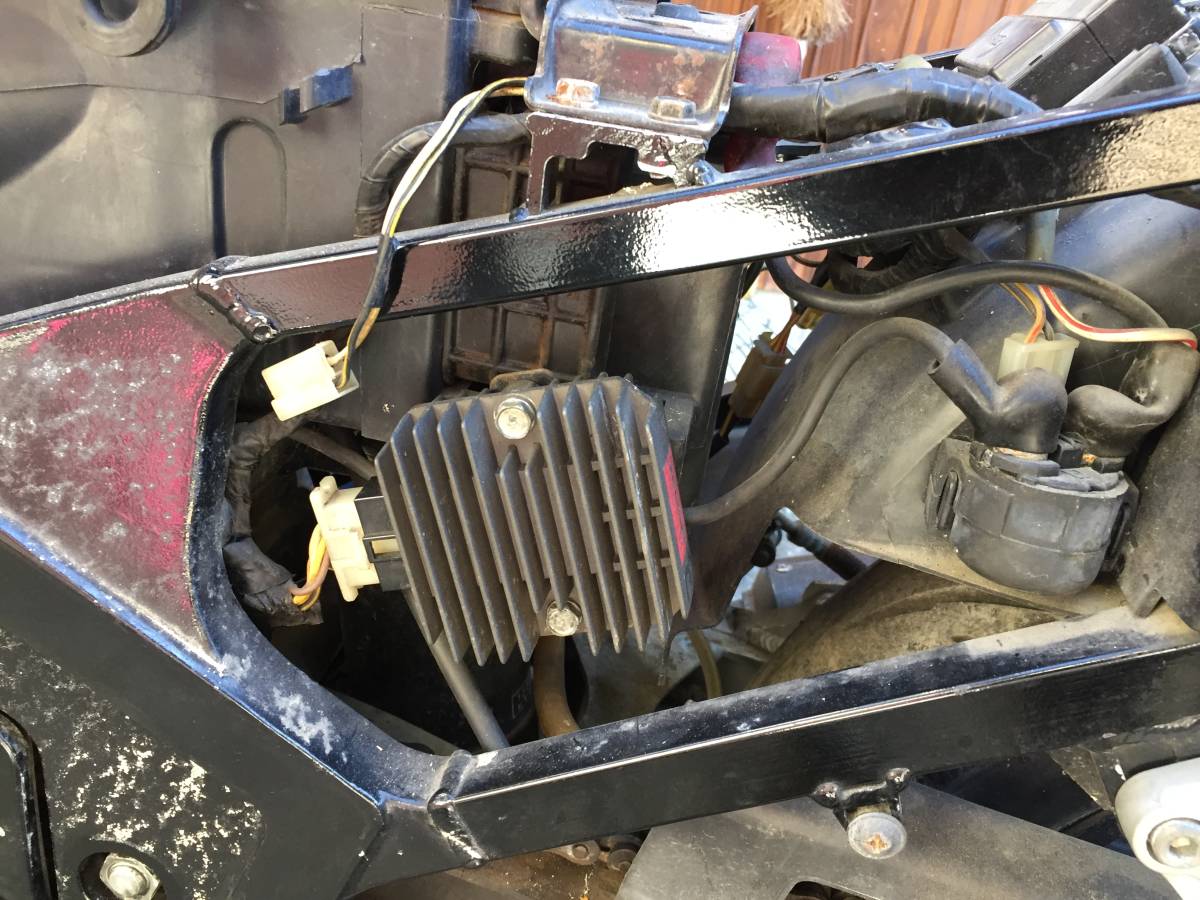 Yahoo!オークション - gpz 400 r 書類無 7500キロ車両 不動 欠品多...