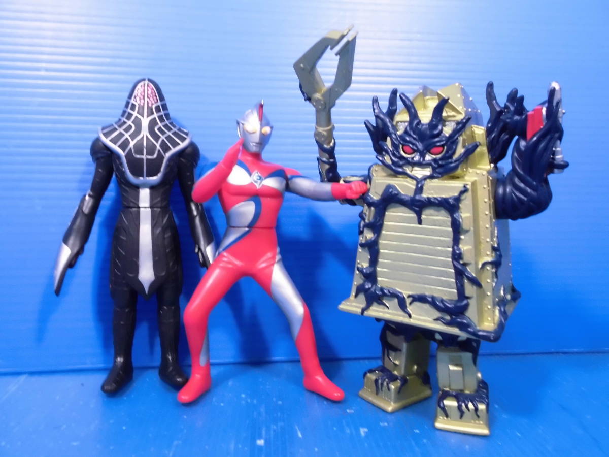 ヤフオク ウルトラマンコスモス バンダイ製怪獣ソフビ3点 ヤフオク ウルトラマンコスモス バンダイ製怪獣ソフビ3点