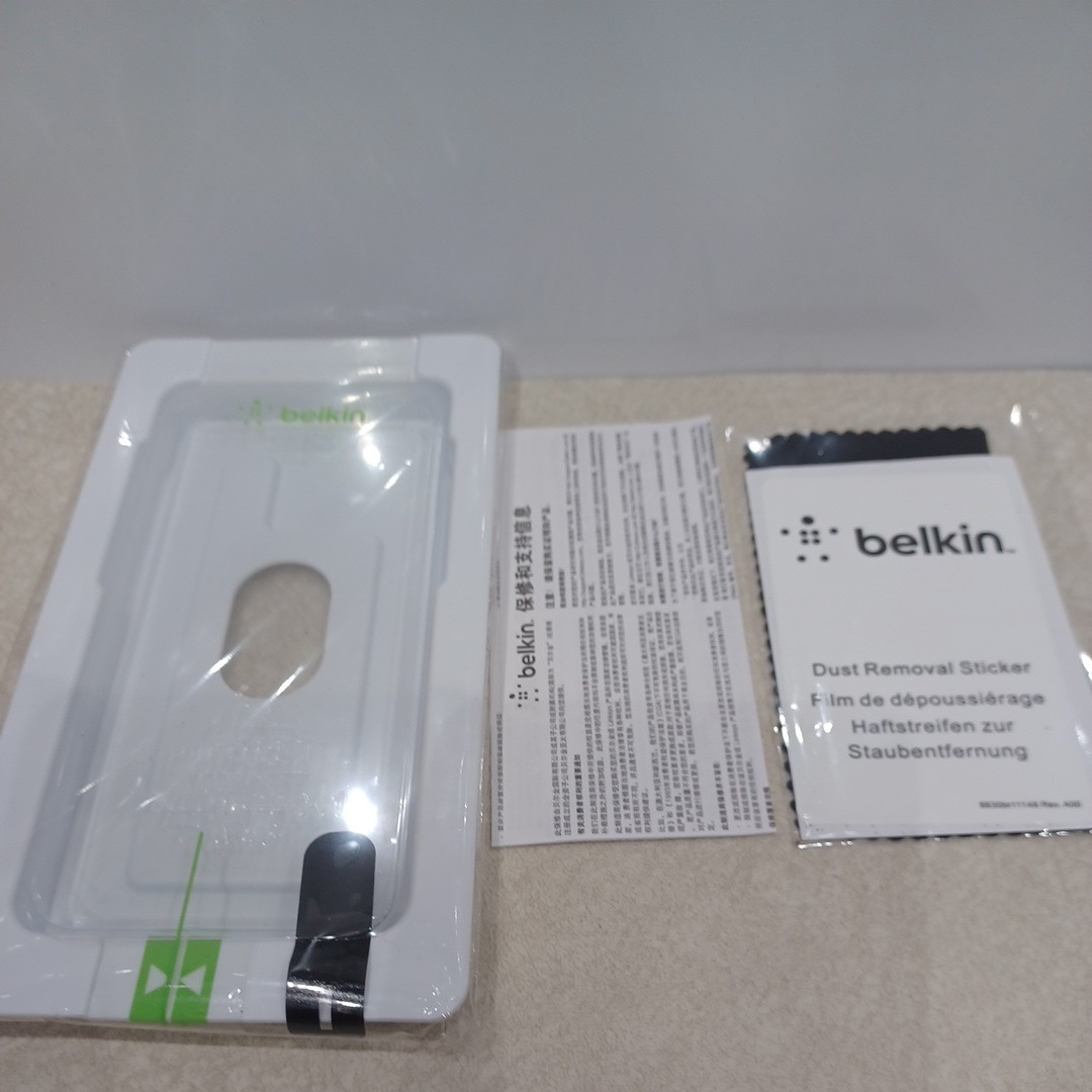 f49 Belkin iPhone 13 mini 用 保護ガラスフィルム 強化ガラス 日本AGC旭硝子製 抗菌 0.33mm 簡単取付キット付き OVA068zz_画像6