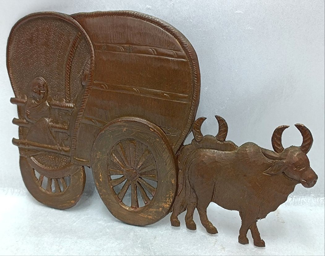 ・ビンテージ　インド　銅製打出し彫刻　牛車オブジェ・ウォールプラーク_画像1