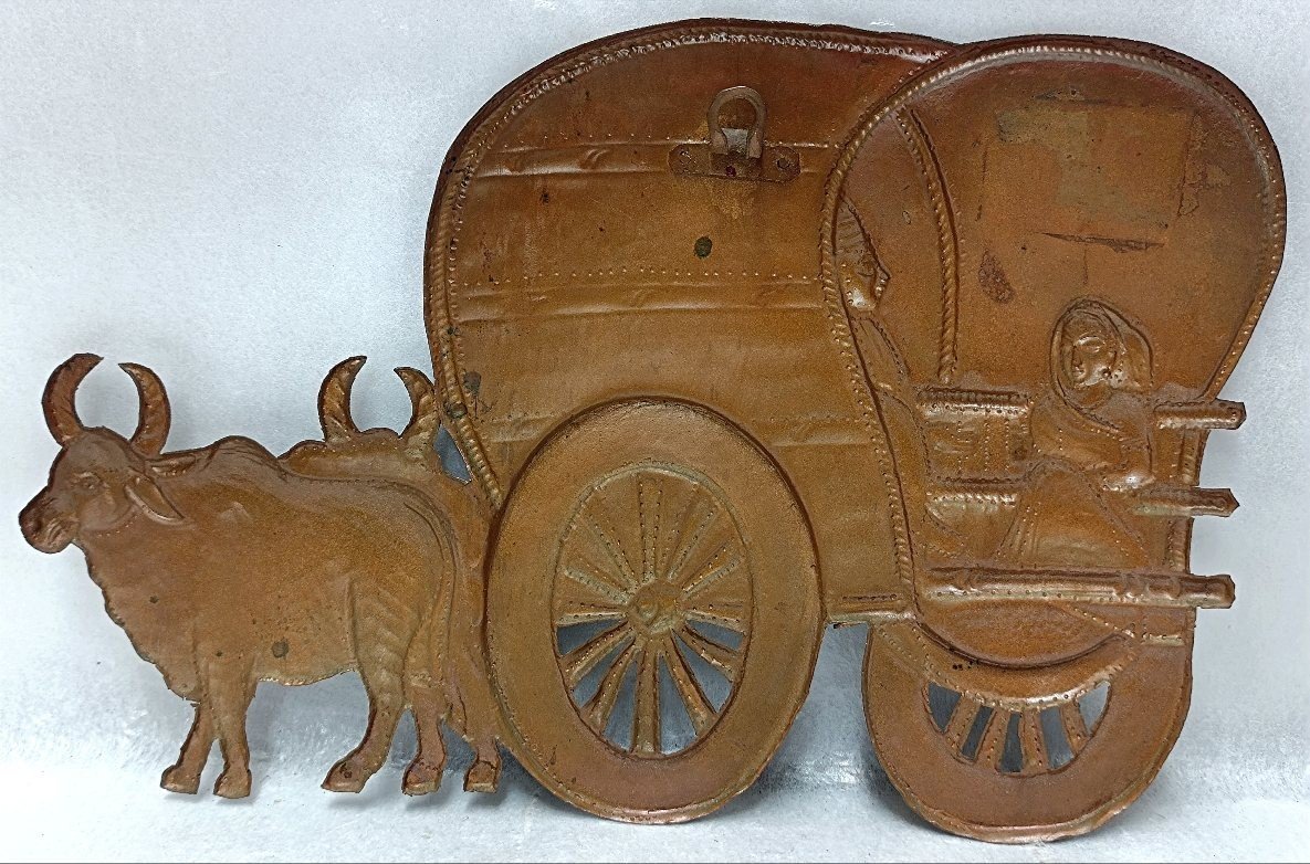 ・ビンテージ　インド　銅製打出し彫刻　牛車オブジェ・ウォールプラーク_画像9