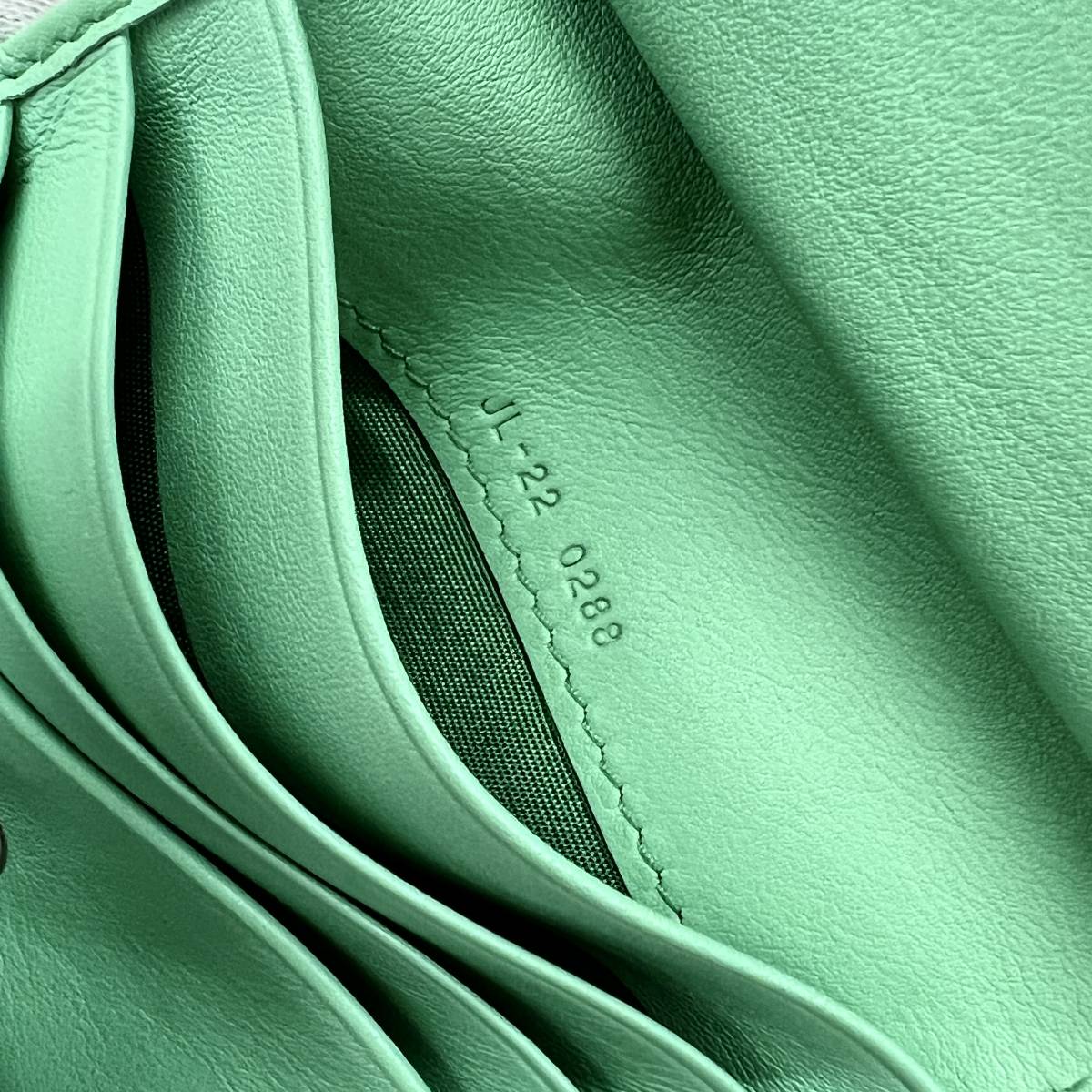 サルバトーレフェラガモ Salvatore Ferragamo二つ折り財布 サルバトーレフェラガモ Salvatore Ferragamo二つ折り財布