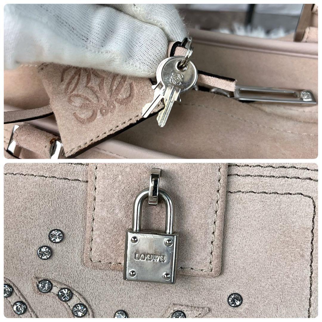 1円 美品 LOEWE ロエベ アマソナ28 スタッズ スエード ハンドバッグ カデナ 南京錠 ピンク 鍵 キー 保存袋付き ダイス サイコロ 底鋲_画像9