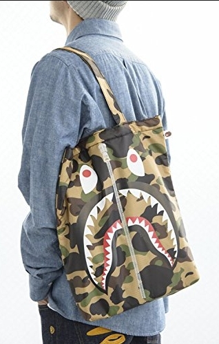 送無 G② 未使用 保管品 A BATHING APE アベイシング エイプ 2015 ムック本 付録 BAPE CAMO カモフラ柄 シャーク クッション トート バッグ_画像3