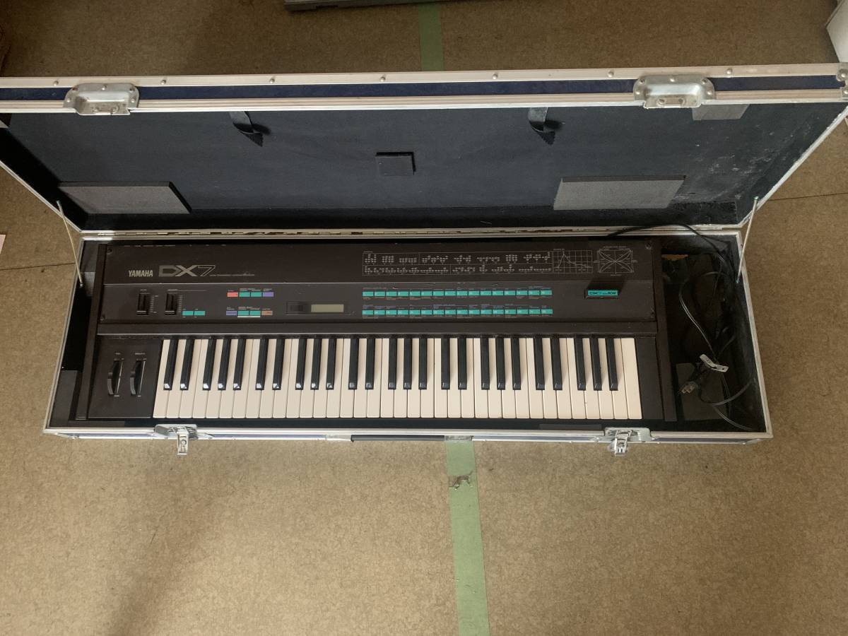YAMAHA DX7 未整備/動作未確認 VOICEROM2付属 ハードケース付き FM音源