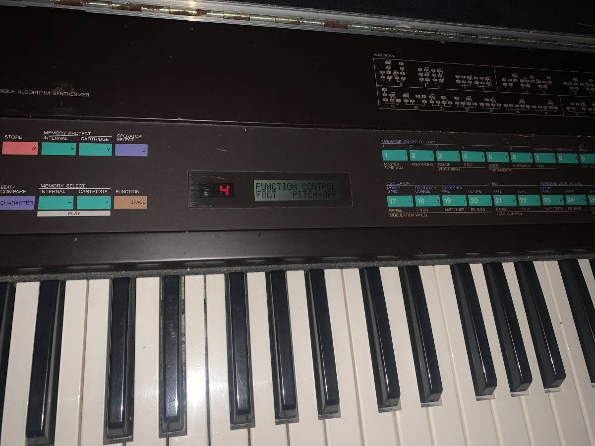 YAMAHA DX7 未整備/動作未確認 VOICEROM2付属 ハードケース付き FM音源
