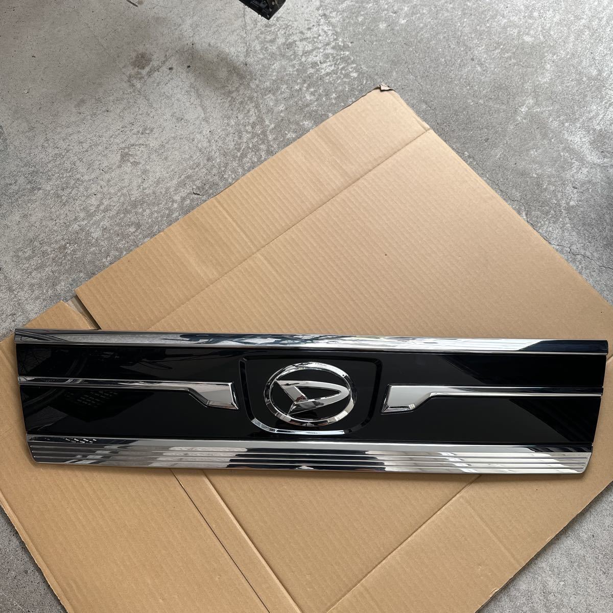 ダイハツ アトレー S700V/S710V 純正フロントグリル 75770-B5080-