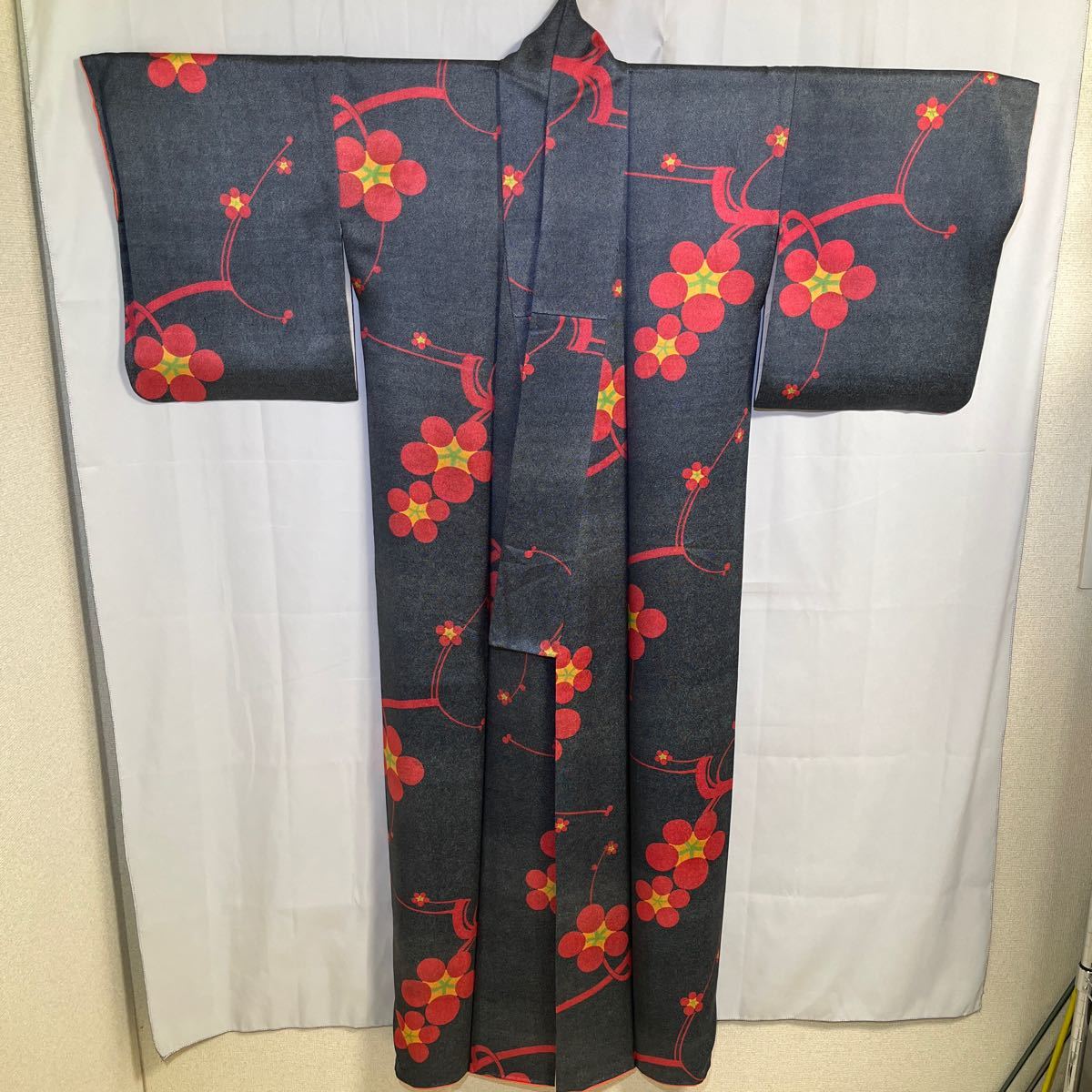 小紋 正絹 江戸小紋 鮫 枝梅 赤模様 青黒色地 着物 和服 和装 着物