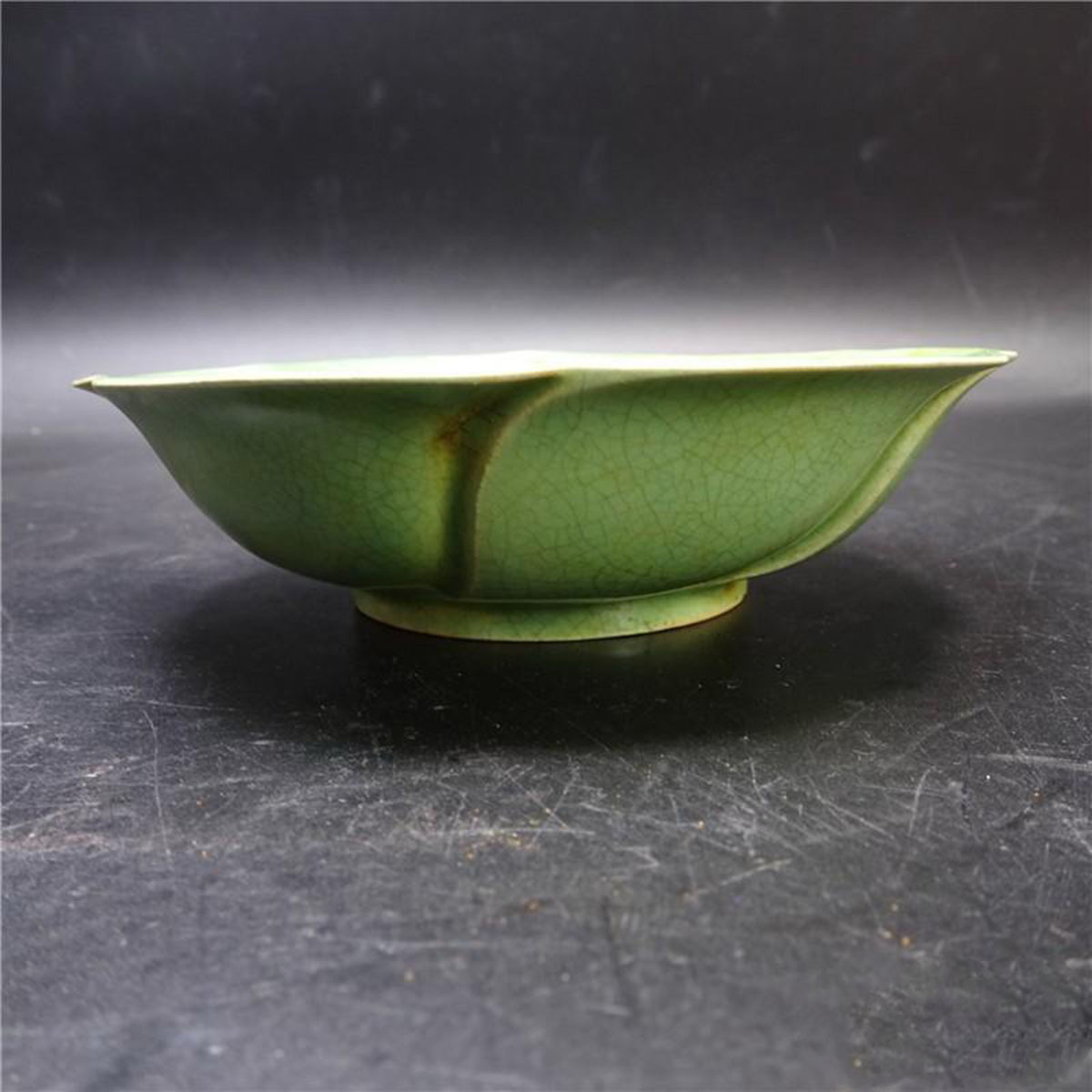 宋代　宋世宗　花形緑釉磁碗