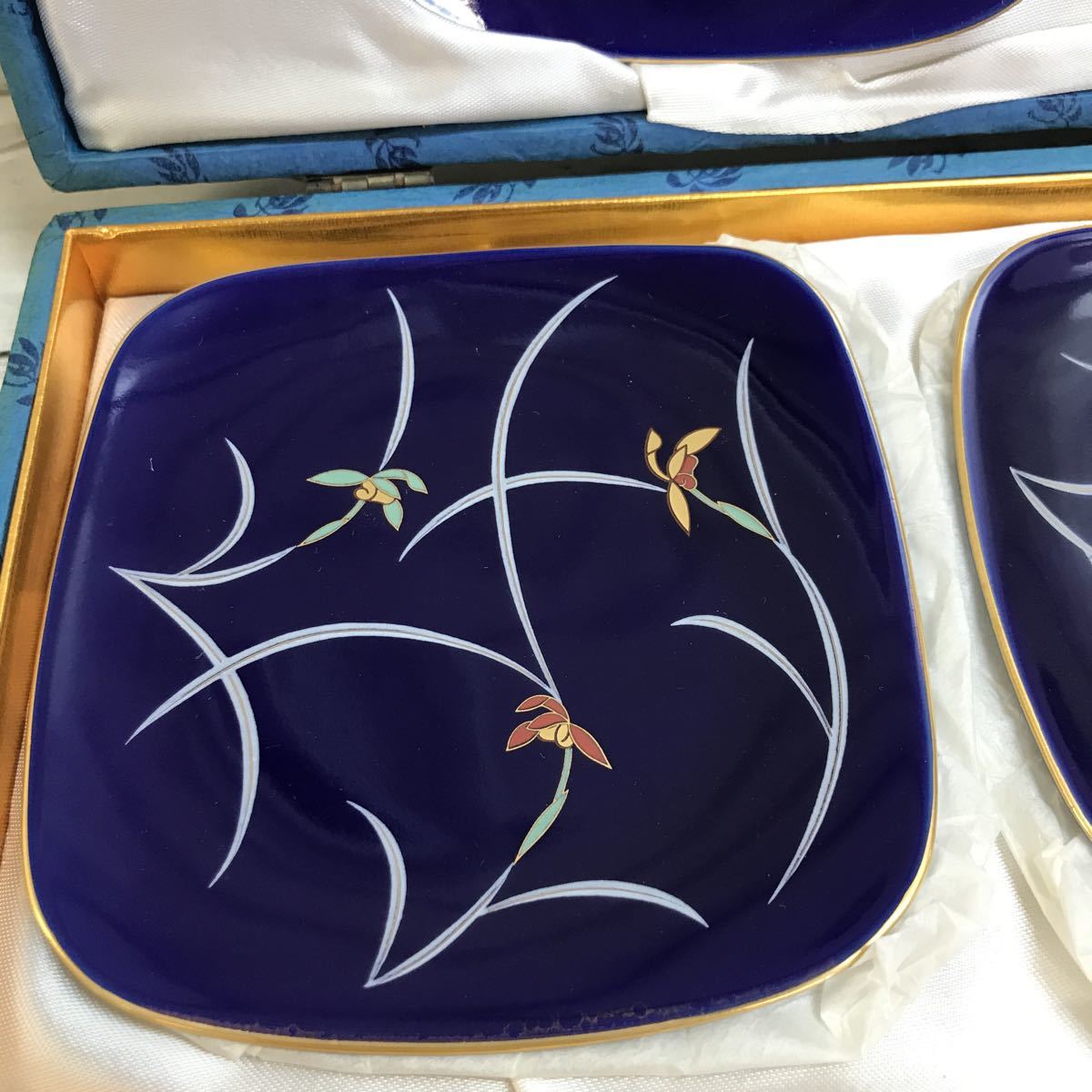 【未使用保管品】香蘭社 蘭の香 スクエア デザート皿 5枚セット 銘々皿 小皿 瑠璃 蘭 角皿_画像3