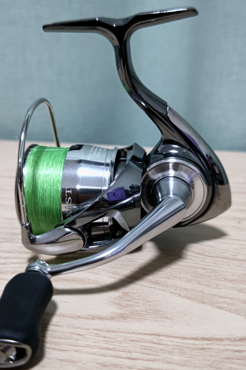 ダイワ 22イグジストLT2500S-H DAIWA EXIST LT2500S-H 使用僅か-