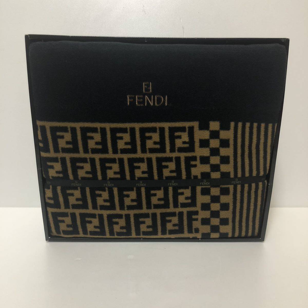 未使用品 FENDIフェンディ 綿毛布 綿100% 140×240 Yahoo!オークション - レア新品未使用/正規品/FENDI/フェンディ