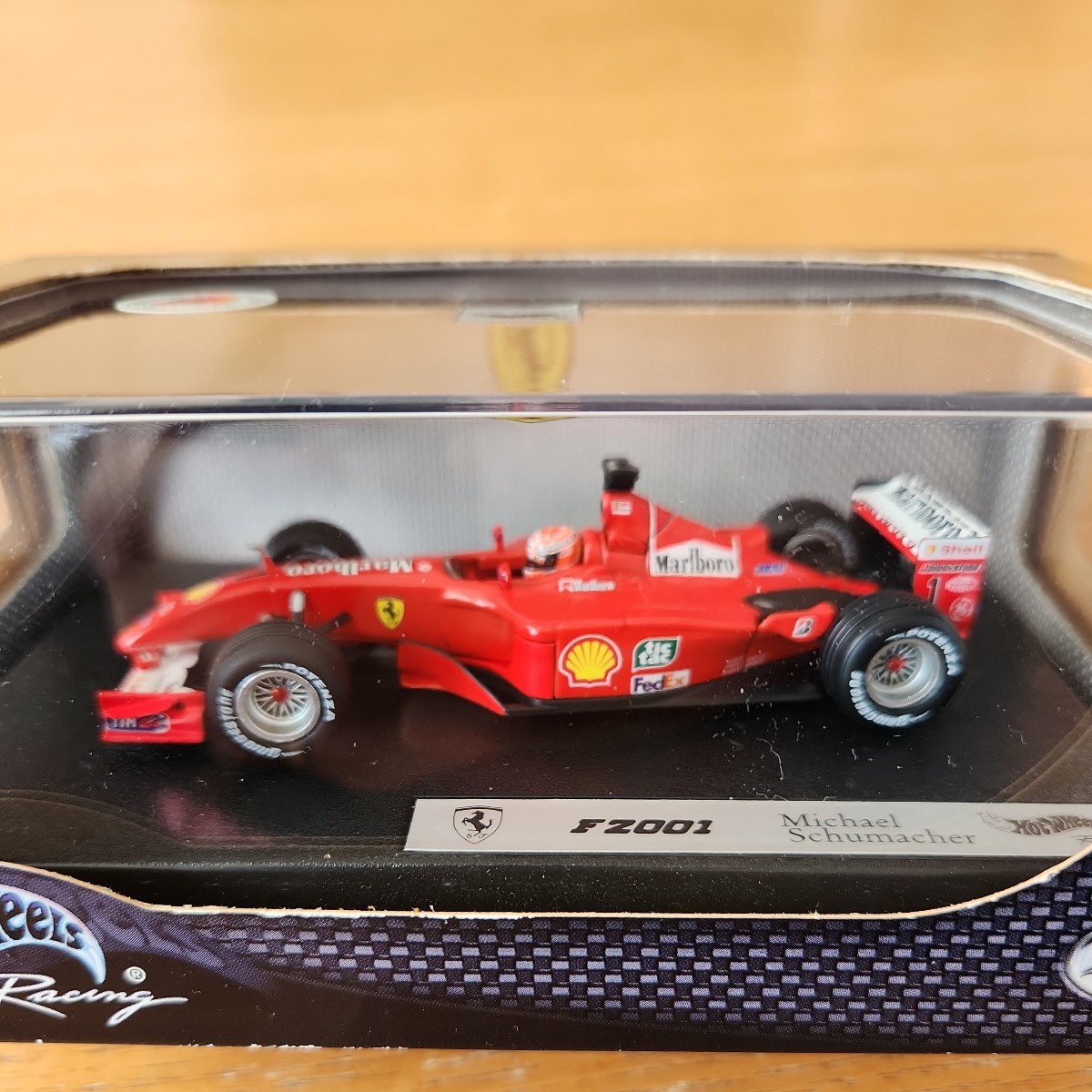 ミハエルシューマッハ　F2001　１/43　マルボロ仕様　タバコロゴ　マテル　ホットホィール_画像1