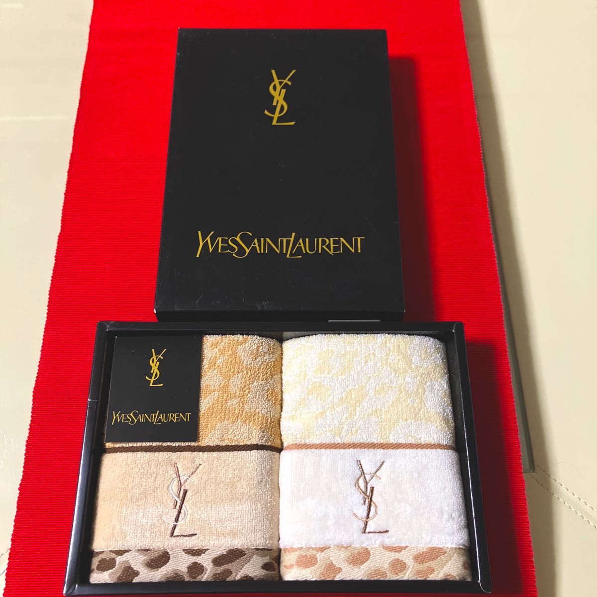 YSL イヴ・サンローラン　ウォッシュタオルセット