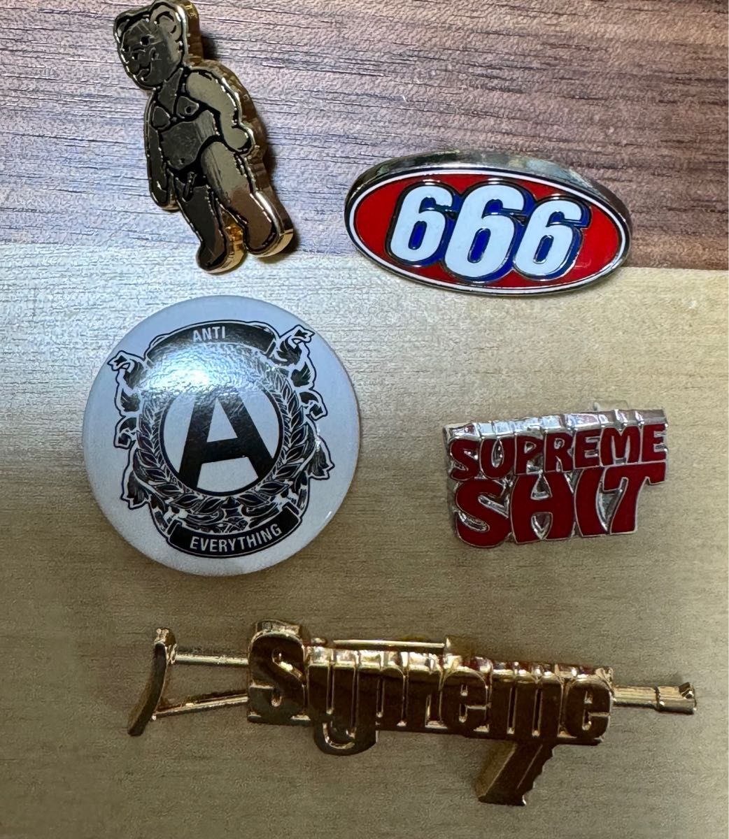 Supreme Pins Crusher シュプリーム ピンズ クラッシャー バッジ Badge