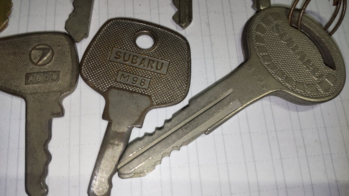  Subaru original key 360cc? spare key Subaru 360 R2 Sambar Leone ( key 1 pcs. price ) number 1351 31131 A603 M98 E685) rare at that time Showa era postage 65 jpy 