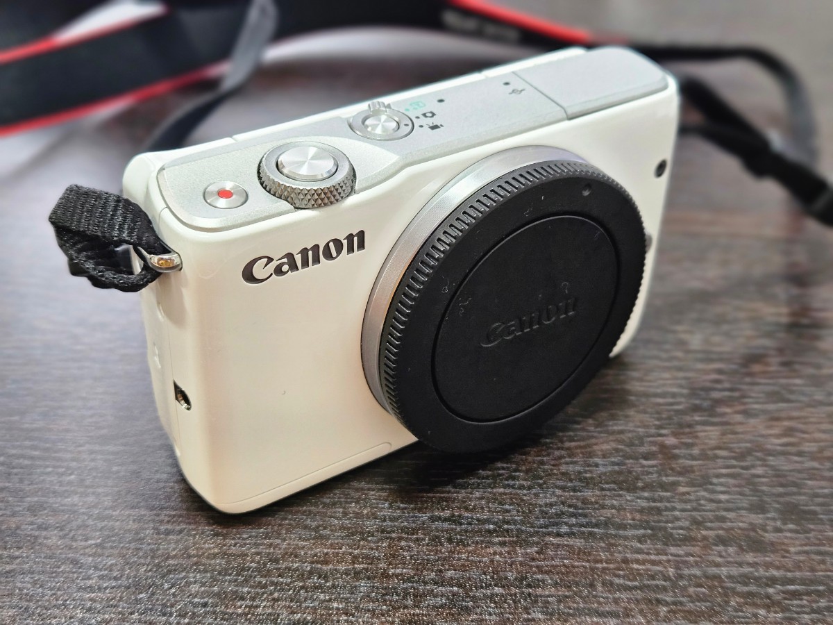 ☆日本の職人技☆ Canon EOS ダブルレンズキット ミラーレスカメラ M10