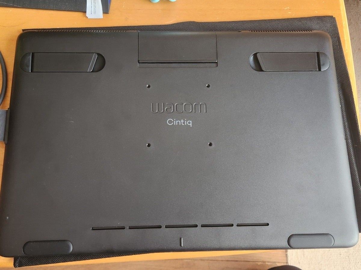 品数豊富！ Wacom Cintiq 16 FHDブラック DTK1660K1D 液タブ