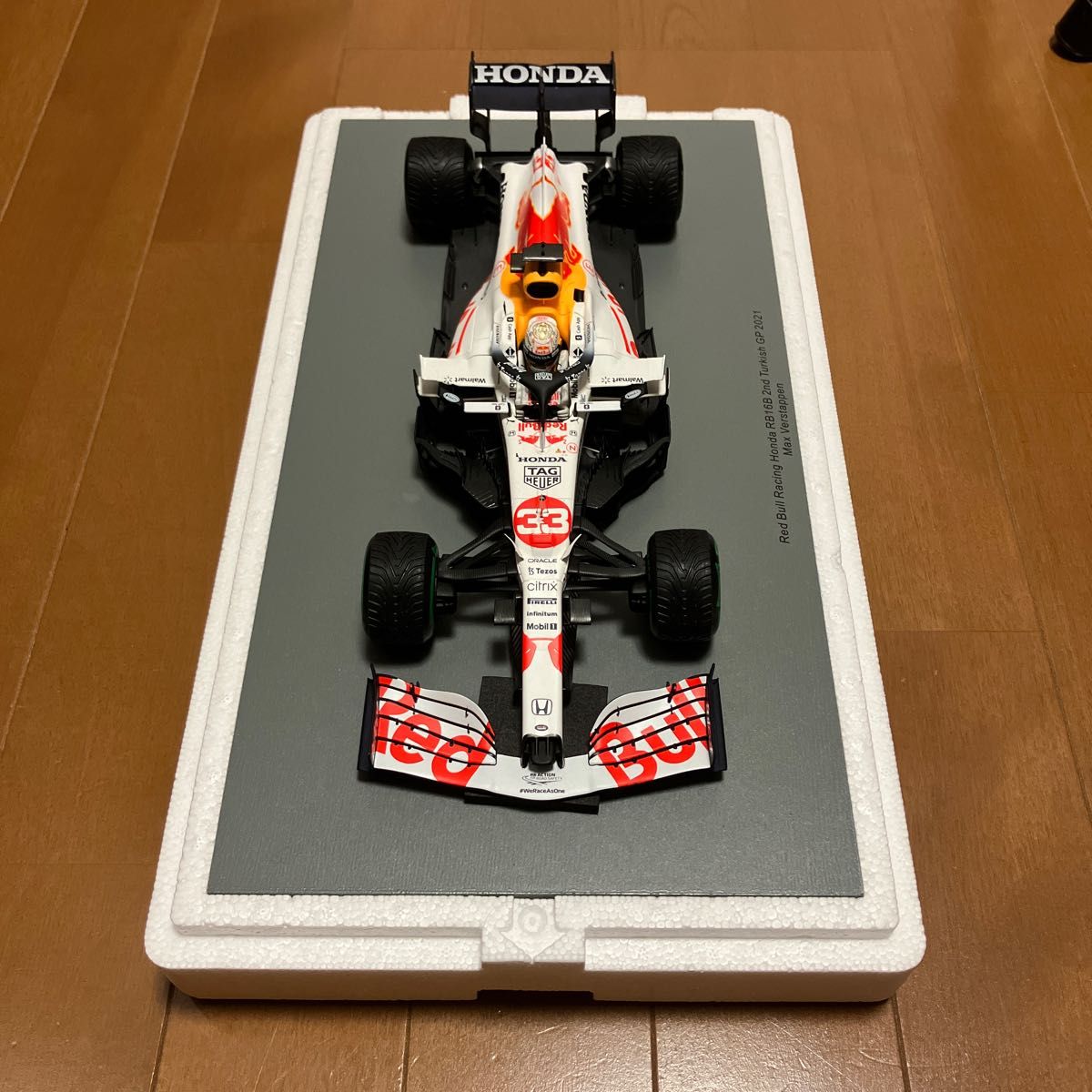 新品同様 スパーク 1/18 レッドブル RB16B トルコGP2021 M 新品同様 スパーク 1/18 レッドブル RB16B トルコGP2021 M