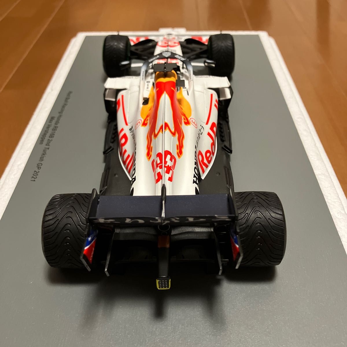 新品同様 スパーク 1/18 レッドブル RB16B トルコGP2021 M 新品同様 スパーク 1/18 レッドブル RB16B トルコGP2021 M