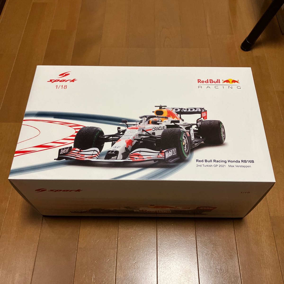 新品同様 スパーク 1/18 レッドブル RB16B トルコGP2021 M 新品同様 スパーク 1/18 レッドブル RB16B トルコGP2021 M