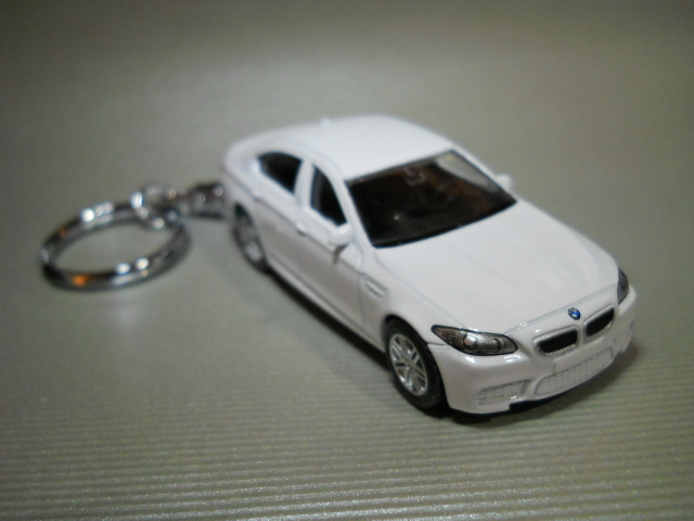 # быстрое решение # брелок для ключа #BMW M5# белый # литье под давлением модель # аксессуары # цепочка для ключей #