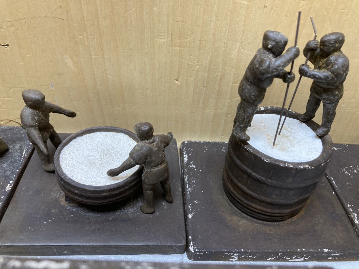 YK7159 珍しい昔の日本酒造りの工程を再現した陶器模型　人形　置物　現状品　1005_画像3