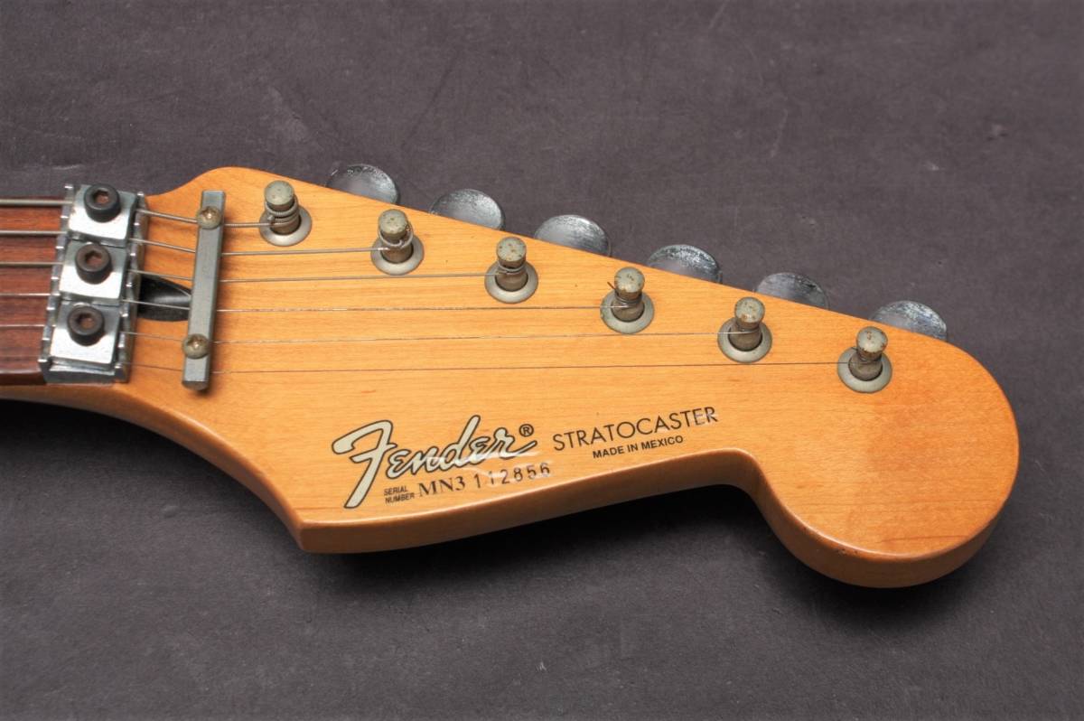 4877 Fender mexico STRATOCASTER フェンダーメキシコ ストラトキャスター エレキギター MN3112856 ハードケース付 付属品多数 程度良好 _画像9