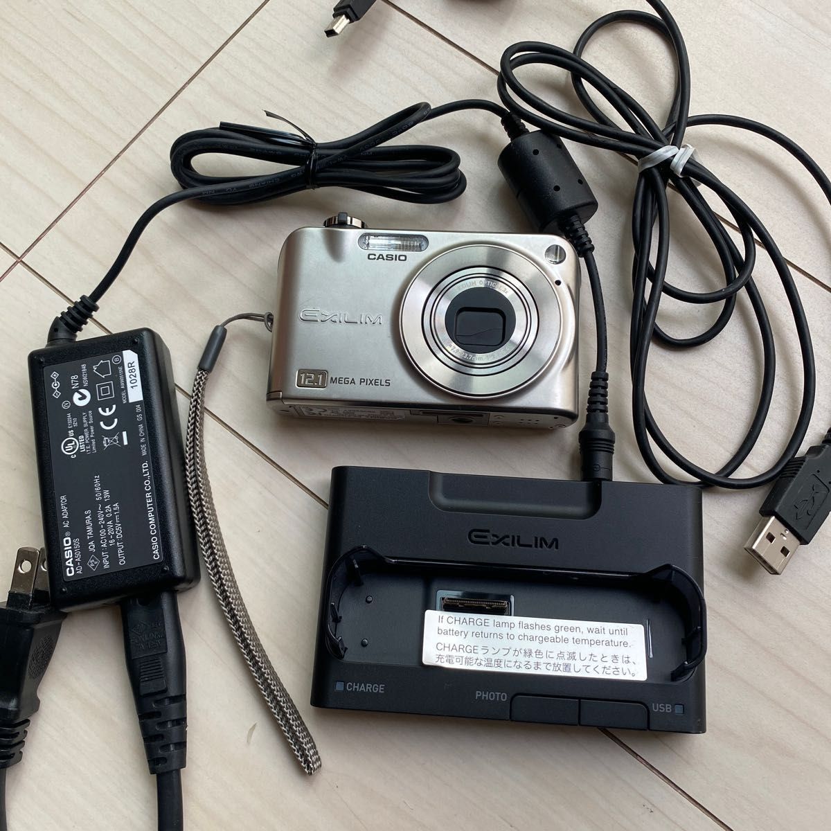 カシオ CASIO EXILIM EX-Z1200 コンパクトカメラ バッテリーあり カシオ CASIO EXILIM EX-Z1200 コンパクトカメラ バッテリーあり