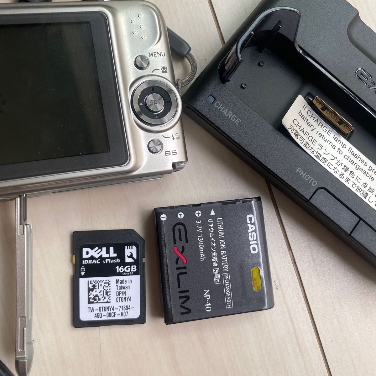 カシオ CASIO EXILIM EX-Z1200 コンパクトカメラ バッテリーあり カシオ CASIO EXILIM EX-Z1200 コンパクトカメラ バッテリーあり