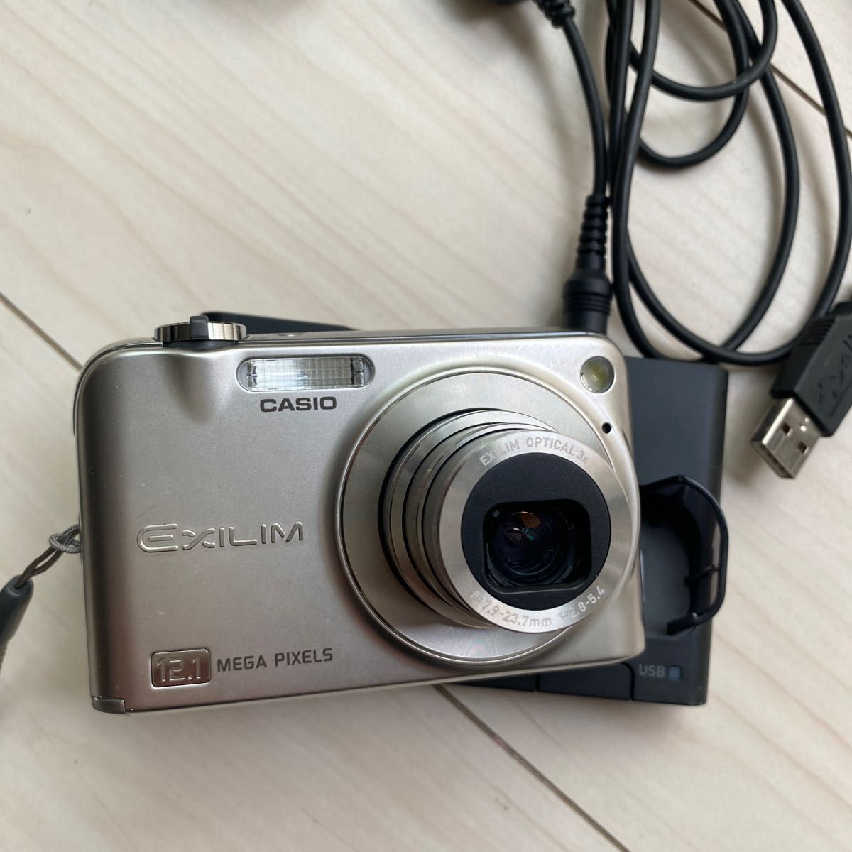 カシオ CASIO EXILIM EX-Z1200 コンパクトカメラ バッテリーあり カシオ CASIO EXILIM EX-Z1200 コンパクトカメラ バッテリーあり