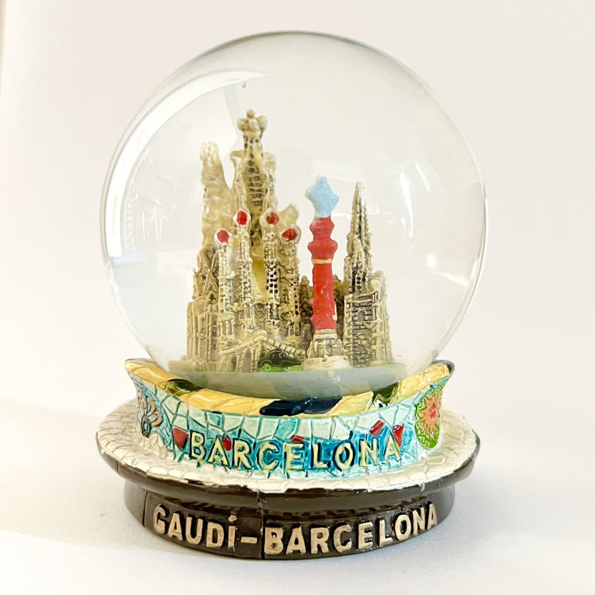 * new goods *[ Spain ] Barcelona ga ude .saglada Familia snow dome snow glove LL size [ conditions attaching free shipping ]