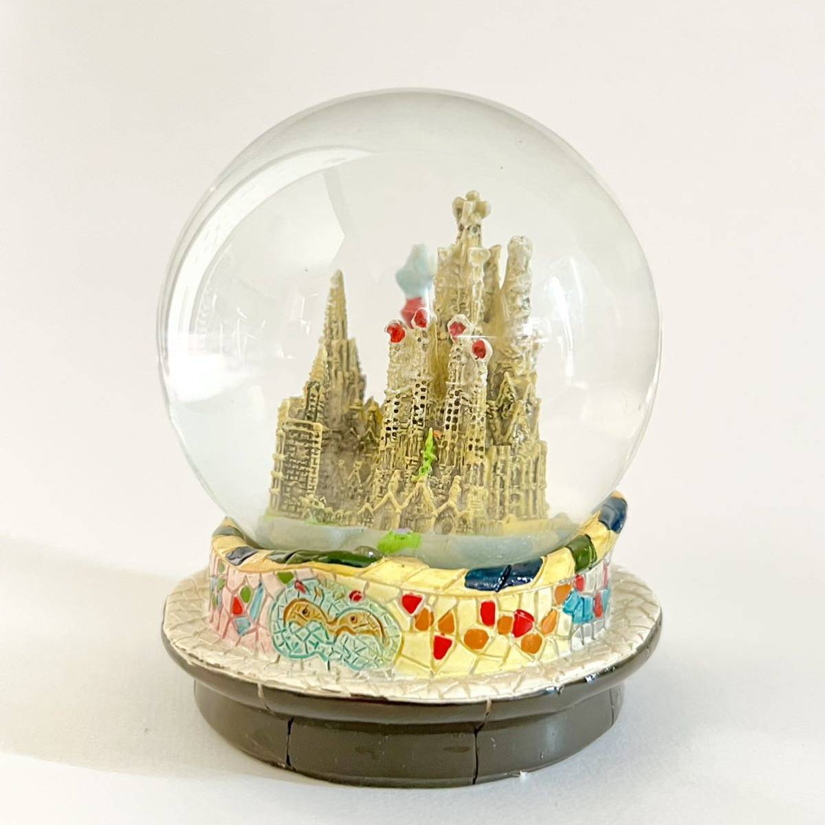 * new goods *[ Spain ] Barcelona ga ude .saglada Familia snow dome snow glove LL size [ conditions attaching free shipping ]