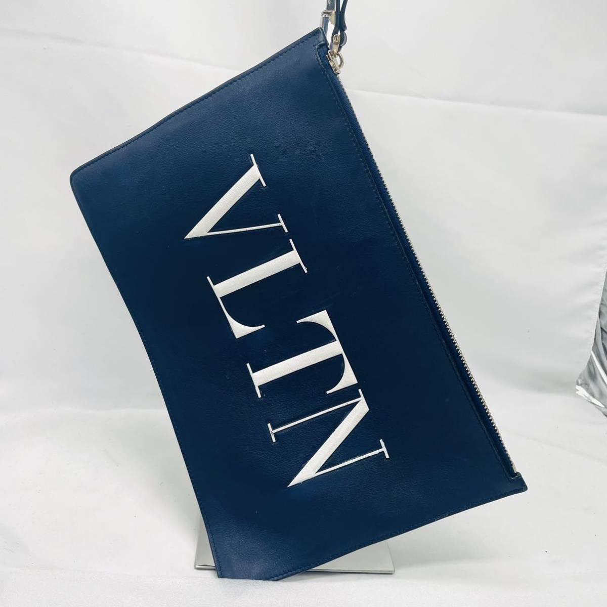 Valentino Garavani ヴァレンティノ VLTN クラッチバッグ セカンド